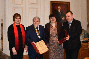 Почетен знак „Марин Дринов“ на лента получи проф. Емил Маноах