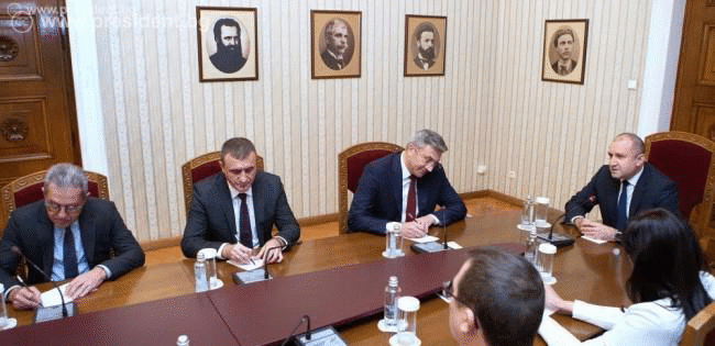 Румен Радев: В парламента законите и решенията трябва да вземат връх над процедурите