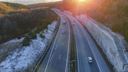 От утре до 30 септември за косене на крайпътна растителност временно ще се променя организацията на движение от км 0 до 10-и км на АМ „Струма“. Шофирайте внимателно!