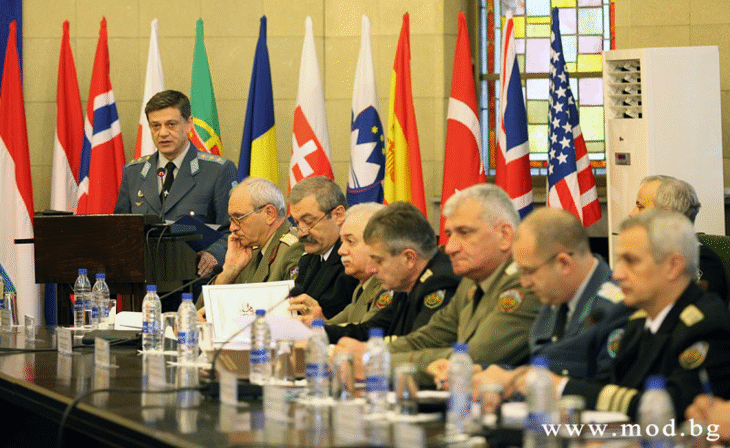 Началникът на отбраната представи анализ на подготовката на Българската армия през 2015 г.