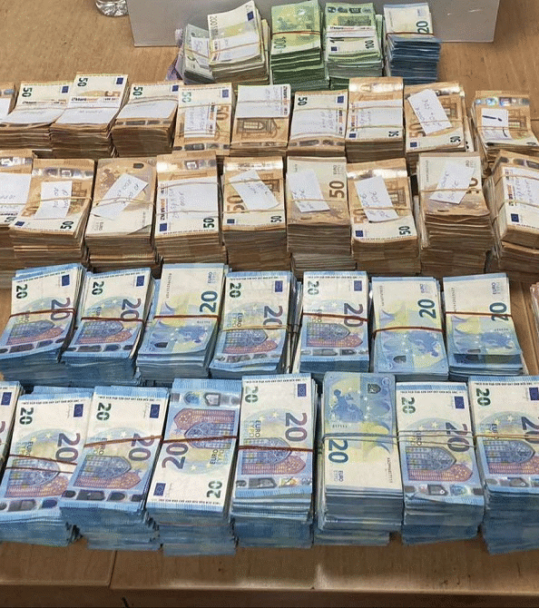 Митнически служители откриха недекларирани над 1 милион евро в хладилен камион на МП Лесово