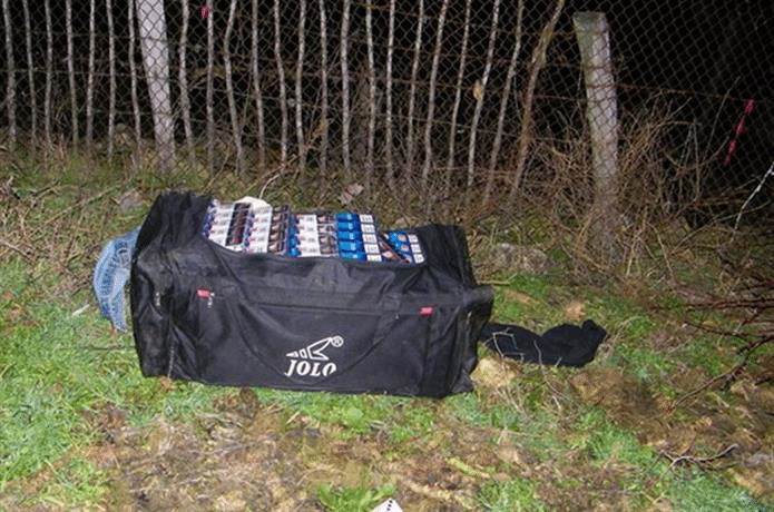 Гранични полицаи задържаха трима македонски граждани с контрабандни цигари