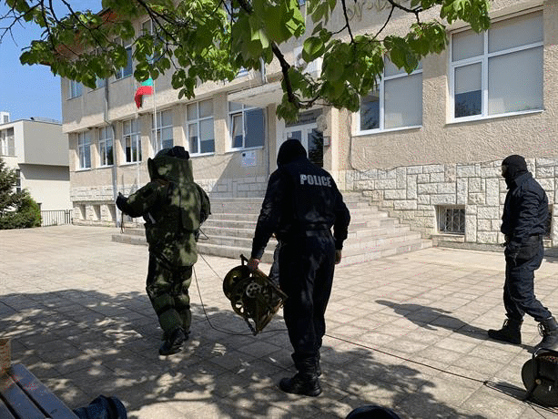 Ученици от „Св.Св. Кирил и Методий“ в Свети власт присъстваха на антитерористично учение
