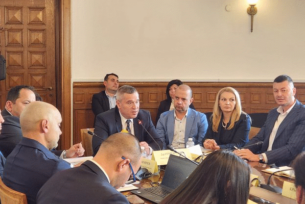 Министър Георги Тахов: В ход е учредяването на „Магазин за хората“ ЕАД