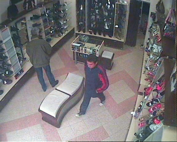 Полицията във Велико Търново издирва мъж, измамил продавачка в магазин