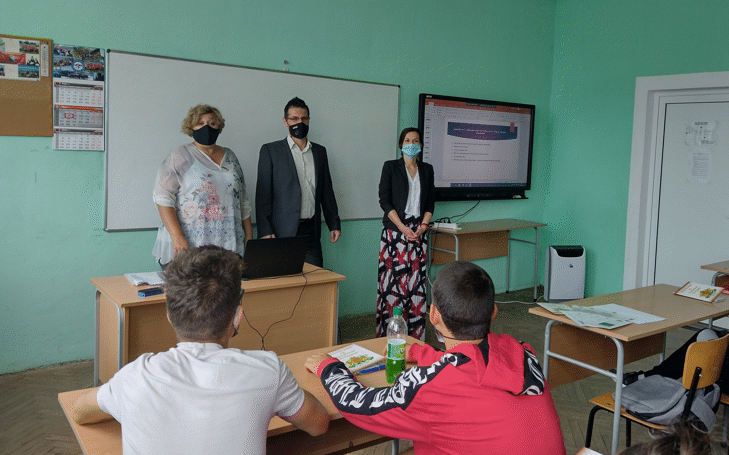 Магистрати и прокурорски помощник от Окръжна прокуратура-Велико Търново изнeсоха лекции пред ученици в „часа на класа“ в СУ „Вела Благоева“