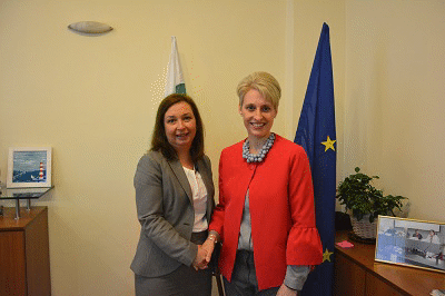 Заместник-министър Зорница Русинова и посланика на Великобритания Ема Хопкинс обсъдиха съвместни проекти в областта на социалната политика