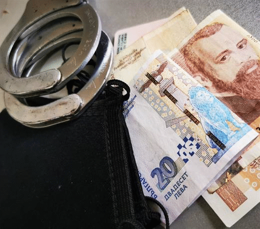 Криминалисти от РУ- Асеновград задържаха 15-годишен младеж, теглил два бързи кредита с чужда лична карта
