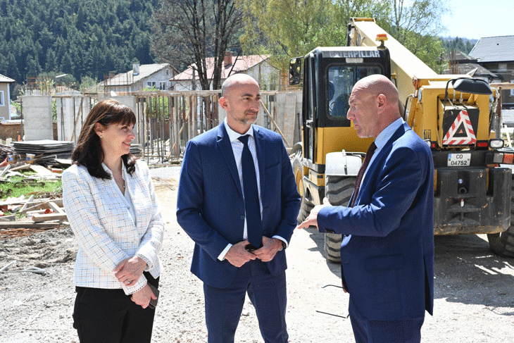 Заместник-Министър Наталия Ефремова Провери Напредъка На Строежа На Три Социални Услуги По Нпву В Пирдоп