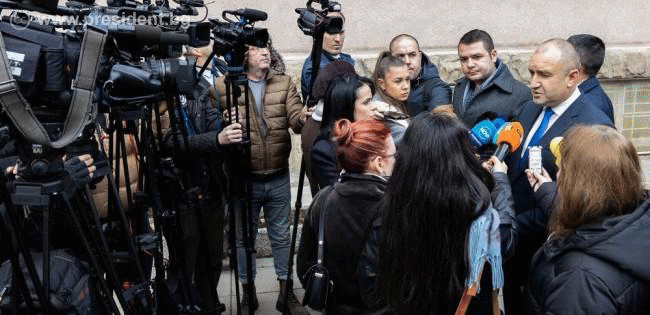 Румен Радев: Всяка институция в своите действия и всяка партия в своето говорене трябва стриктно да се придържат към закона