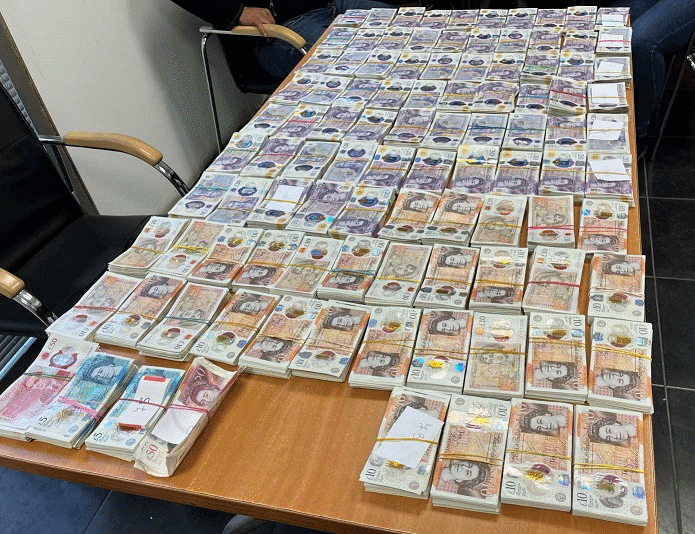 Недекларирана валута за над 1 млн. лева откриха митническите служители на МП Капитан Андреево