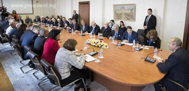 Държавният глава: Само със съгласувани политики и общи цели на правителствата и бизнеса Европа ще бъде конкурентоспособна и просперираща