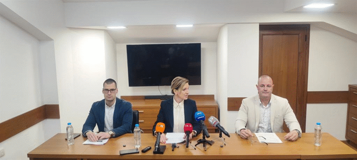 Петима мъже, извършвали телефонни измами, са задържани във Ветово