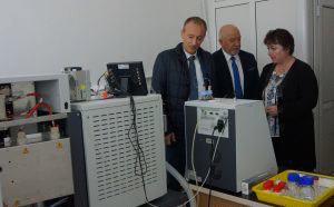 Министър Красимир Вълчев посети Института по молекулярна биология “Акад. Румен Цанев” на БАН