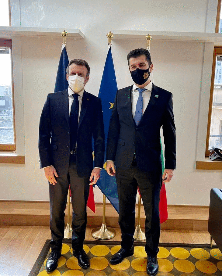 Премиерът Кирил Пектов поздрави Еманюел Макрон по повод преизбирането му за президент на Френската република