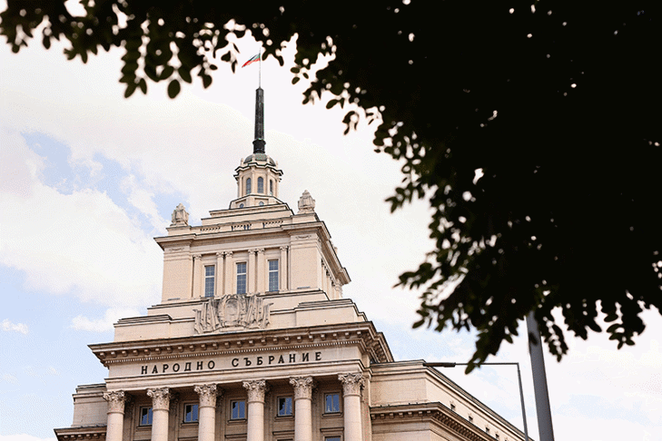 Народното събрание прие промени в Закона за въвеждане на еврото в Република България, с които се удължава срокът за превалутиране на капитала на дружествата