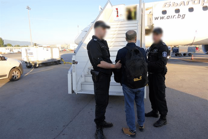 Служители на ДМОС и ГД „Охрана” при Министерство на правосъдието екстрадираха от страната ни марокански гражданин, издирван за терористична дейност