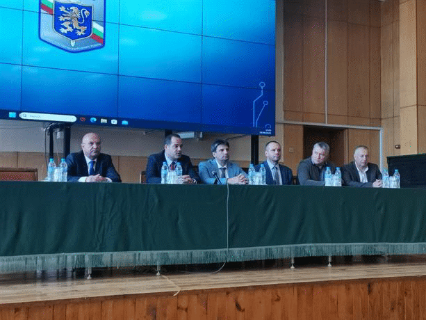 Министър Стоянов представи новия директор на СДВР