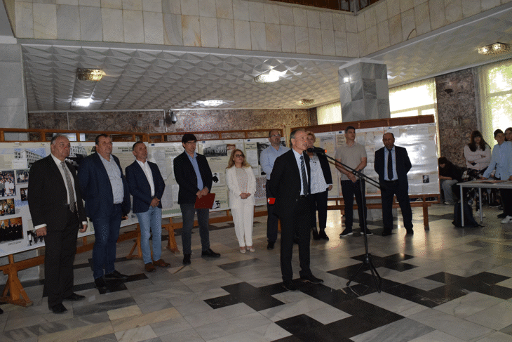 Ученици от пет училища във Велико Търново посетиха Съдебната палата в рамките на „Ден на отворените врати“.