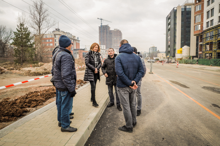 Отварят се временно за движение на автомобили две от лентите на новоизграждащия се участък на ул. “Филип Кутев“