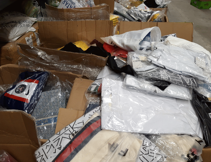 Митническите служители на МП Капитан Андреево задържаха голямо количество контрабандни текстилни изделия