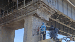 Монтират се корнизни елементи, армировка и болтови дюбели в участъка в ремонт на Дунав мост при Русе