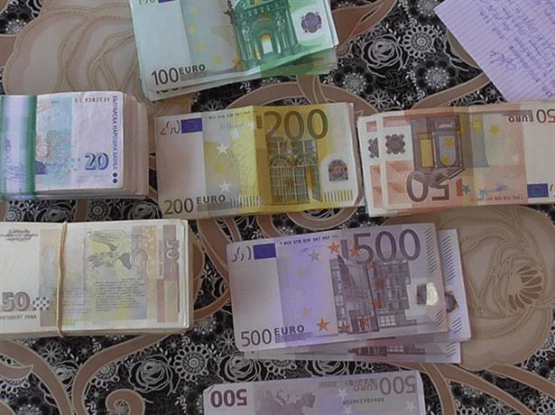 Криминалисти от ОДМВР- Шумен и колегите им от Горна Оряховица установиха и задържаха трима мъже, извършили телефонна измама