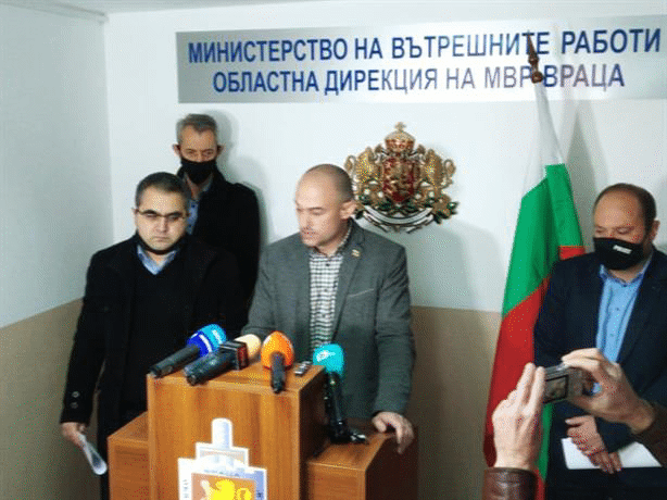 ​Служители на ОДМВР – Враца продължават работата по разкриване на тежко престъпление в Мездра