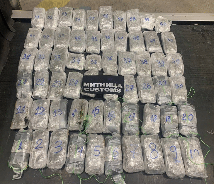 Митнически служители задържаха 17 кг марихуана в автомобил на МП Гюешево