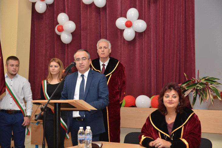 Зам.-министър Велик Занчев поздрави завършващите студенти във ВТУ „Тодор Каблешков“