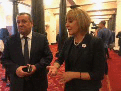 Омбудсманът Мая Манолoва връчи писма на шефовете на парламентарни групи да подкрепят текстовете й срещу некоректните работодатели