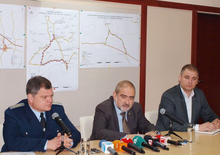 За празниците от 1 май до Гергьовден ще има по две ленти за движение в посока София - Пловдив при виадукта на 67-ми км от АМ „Тракия“ и при „Бебреш“ от АМ „Хемус“ за пътуващите към Варна