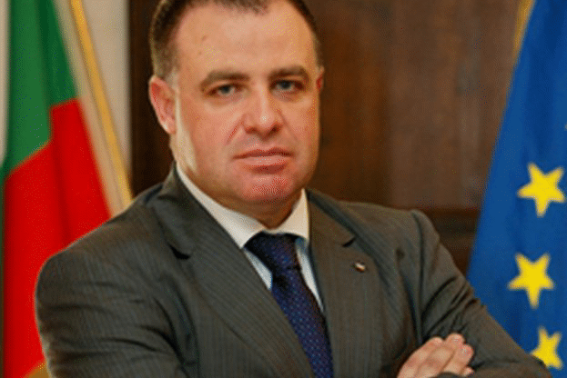 Министър Найденов заминава на визита в Лондон