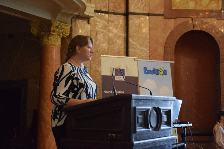 Ек Ще Финансира Обучения На Учители За Използване На Технологиите В Образованието