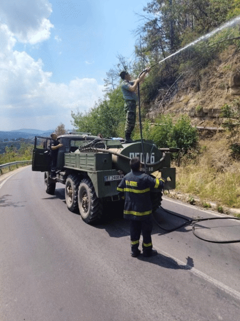 60 военнослужещи участват в погасяването на пожара край Велико Търново