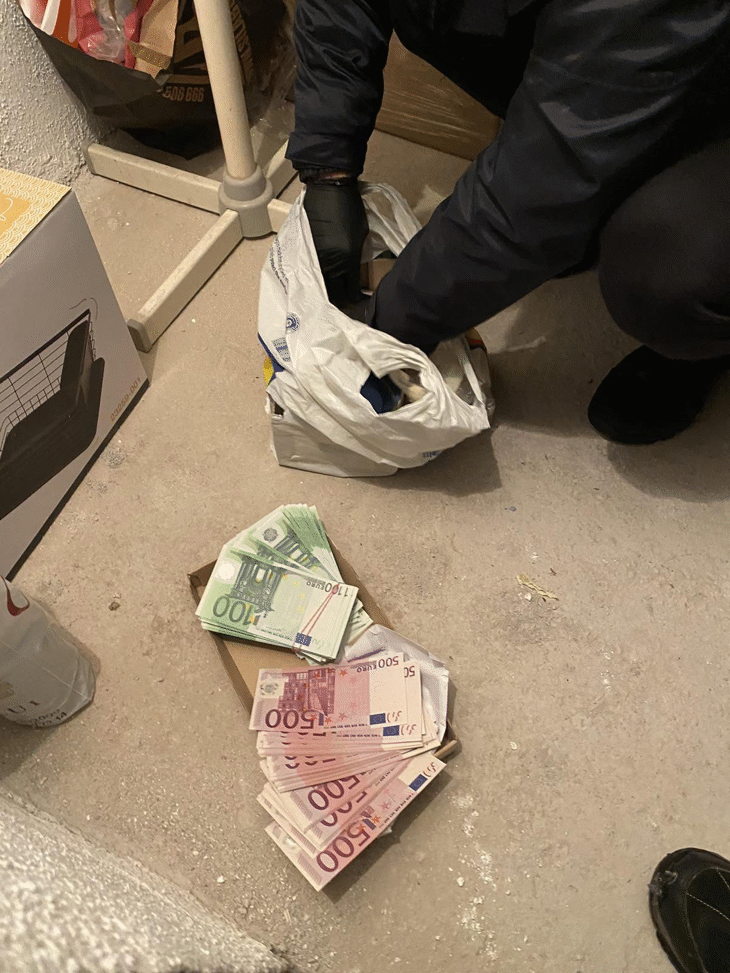 Специализирана прокуратура обвини участници в организирана престъпна група за изработване и разпространение на неистински парични знаци и български документи за самоличност