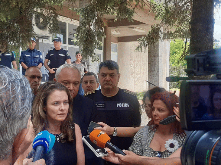 Окръжна прокуратура-Пловдив привлече като обвиняем и задържа 39-годишен мъж за тройно убийство в с. Рогош и за държане на незаконно оръжие и боеприпаси