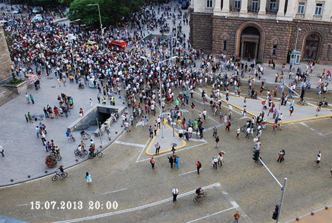 Протестното шествие в София протича спокойно и без нарушения