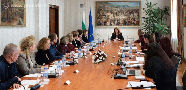 Над 350 заявления за подпомагане на деца и лечебни заведения са постъпили от началото на кампания 2025-2026 г. на „Българската Коледа“