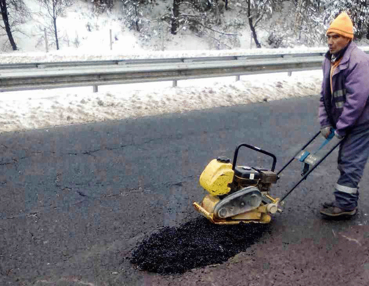Министър Павлова възложи оглед на състоянието на пътната настилка от републиканската пътна мрежа