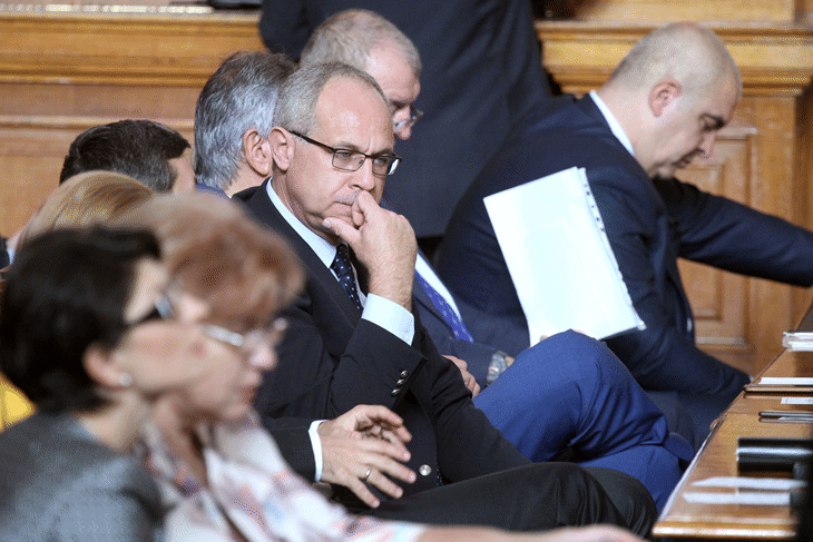 Народното събрание гласува прекратяване на пълномощията на Антон Тодоров като народен представител