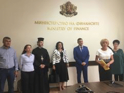 Омбудсманът Мая Манолова и финансовият министър Владислав Горанов се разбраха окончателно за отпадане на ДДС върху дарените храни през 2017 г.