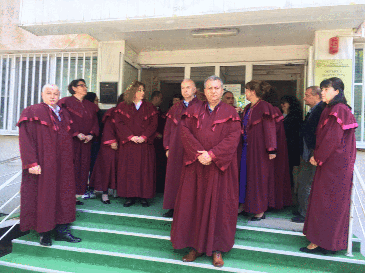 Прокурори, следователи и съдебни служители от Окръжна и Районна прокуратура – Кърджали изразиха подкрепа за главния прокурор след терористичния акт
