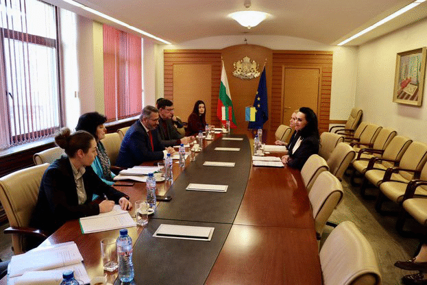 Министър Иван Христанов се срещна с посланика на Украйна Олеся Илашчук