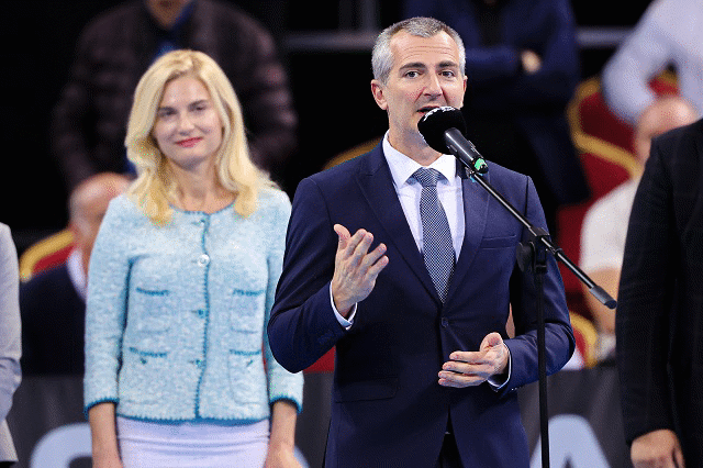 Министър Илиев връчи купата на победителя в Sofia Open 2023 Адриан Манарино Министър Илиев връчи купата на победителя в Sofia Open 2023 Адриан Манарино