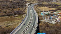 На 11 и 12 декември временно ще се променя организацията на движение в участъци от АМ „Струма“ в област Кюстендил. Шофирайте внимателно!