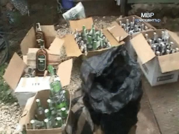 Служители на сектор БОП в Плевен разкриха нелегален цех за производство на спиртни напитки