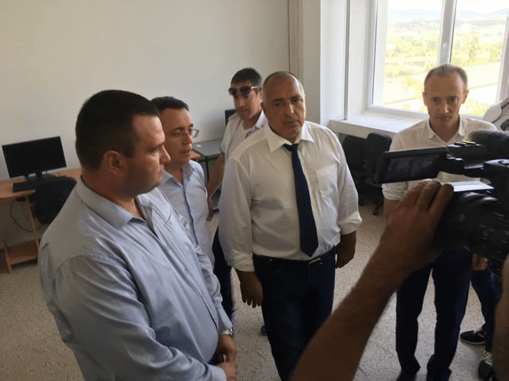 Премиерът Борисов И Министър Вълчев Посетиха Професионална Гимназия В Кърджали, Където Се Прави Ремонт За 1,3 Млн. Лева