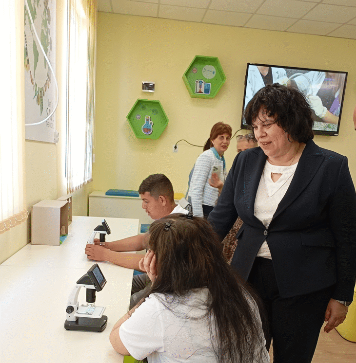 Нов Stem Център Ще Подпомага Обучението По Природни Науки И Технологии В Гимназията По Дървообработване Във Велинград