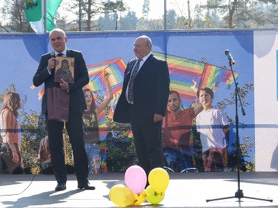 Министър Петков участва в тържество по случай 25 години от създаването на SOS Детско селище Трявна